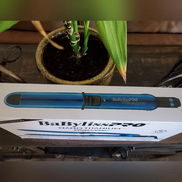 BaBylissPRO Ltd. Edition 1 1/4" Nano Titanium Prima3000 Ionic Hair Straightener - Picture 4 of 5